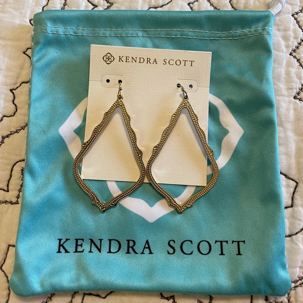 Kendra Scott Sophee Drop Earrings in Gold